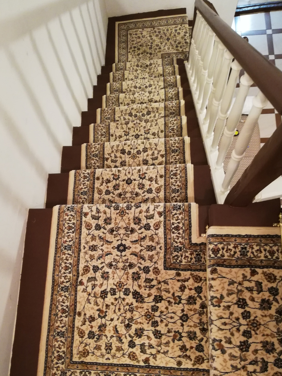 alfombra-lana-a-medida-escalera